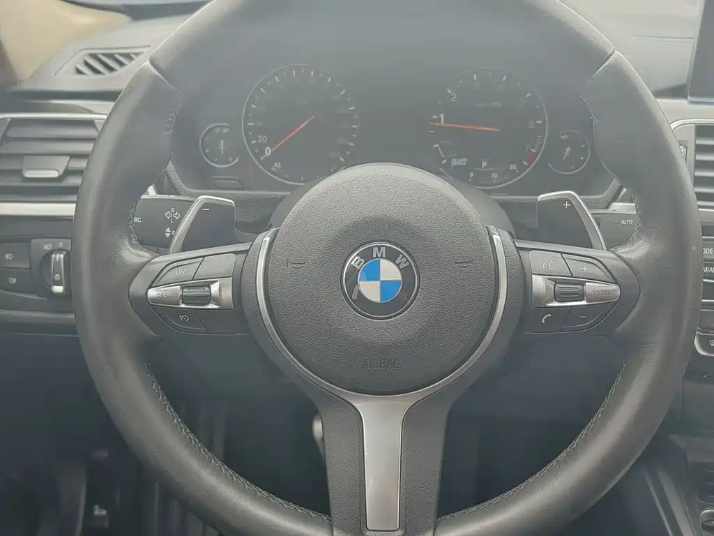 BMW 3 Series 2017 — фото 15