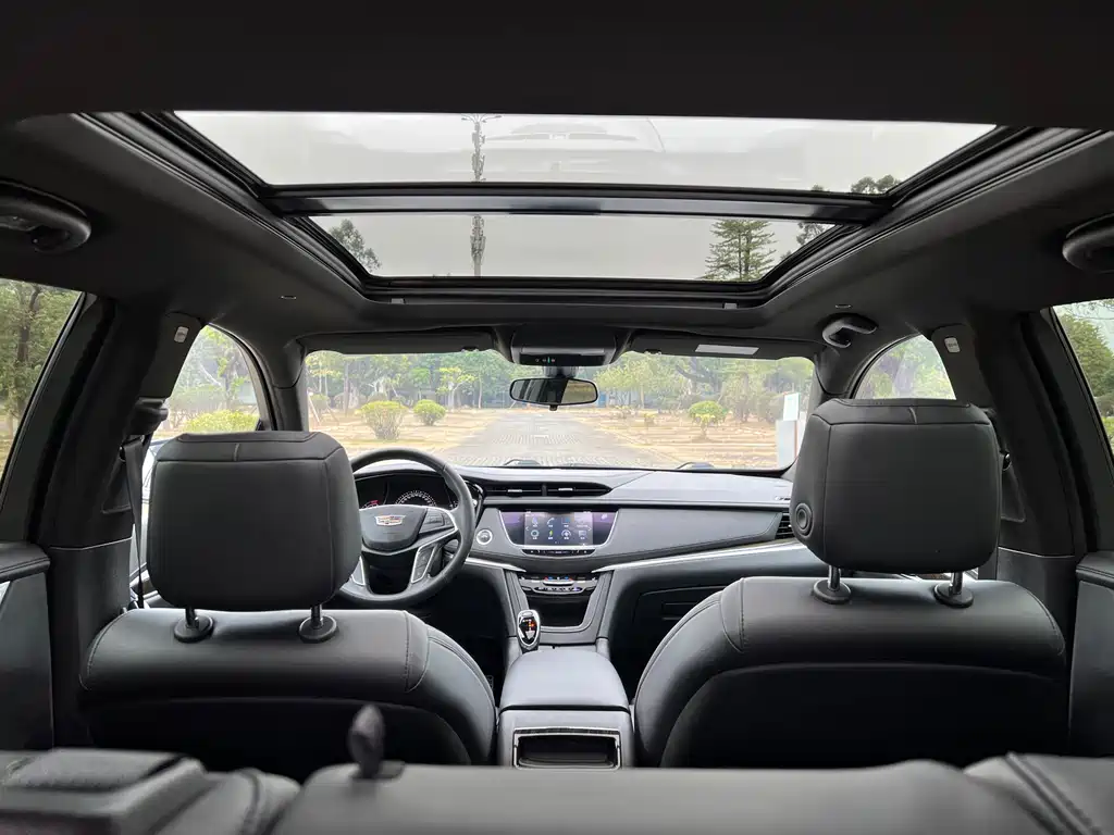 Cadillac XT5 2018 — фото 23