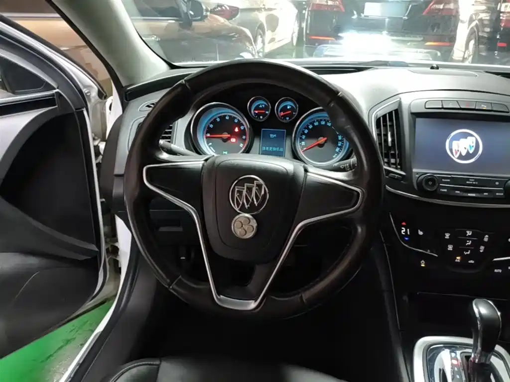 Buick Regal 2015 — фото 11