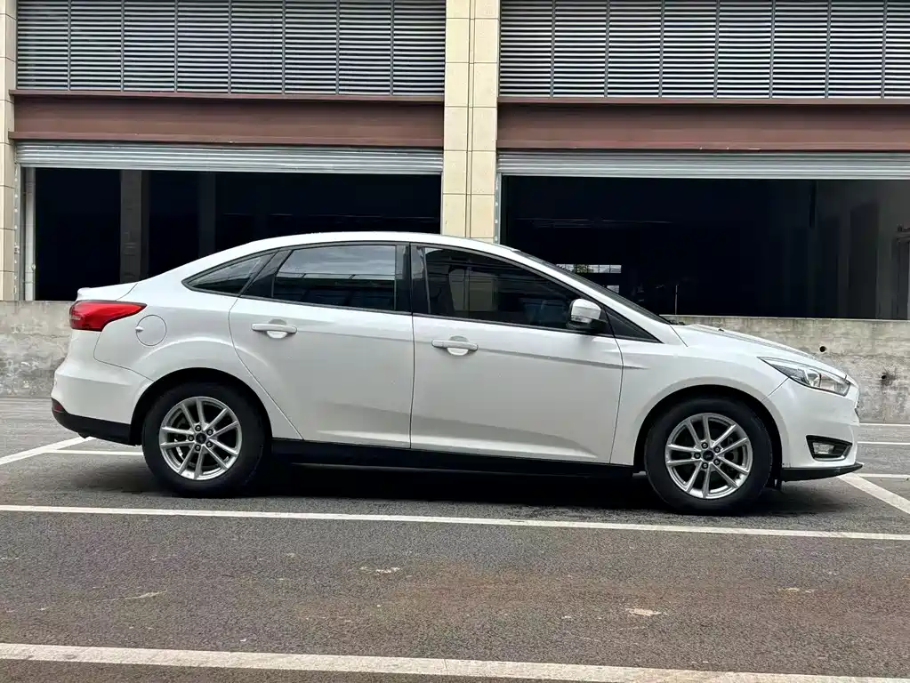 Ford Focus 2016 — фото 3