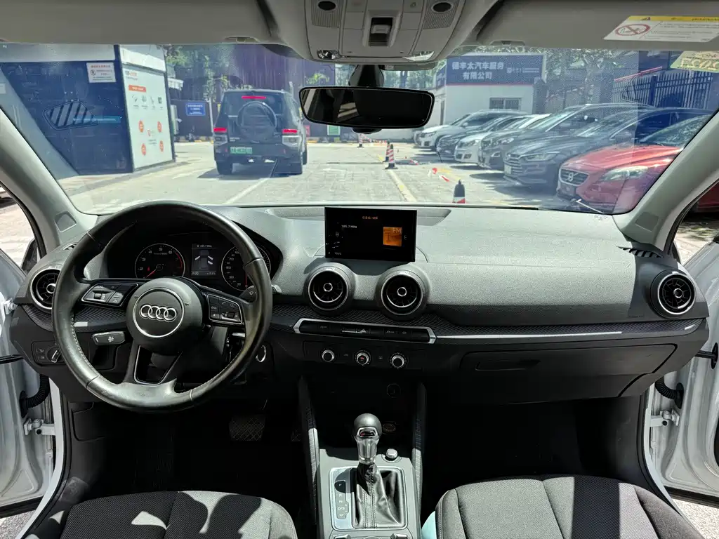 Audi Q2L 2019