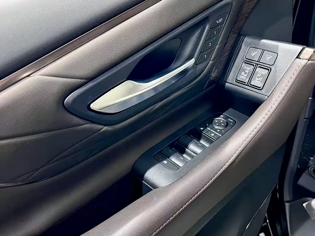 Toyota Vellfire — фото 14