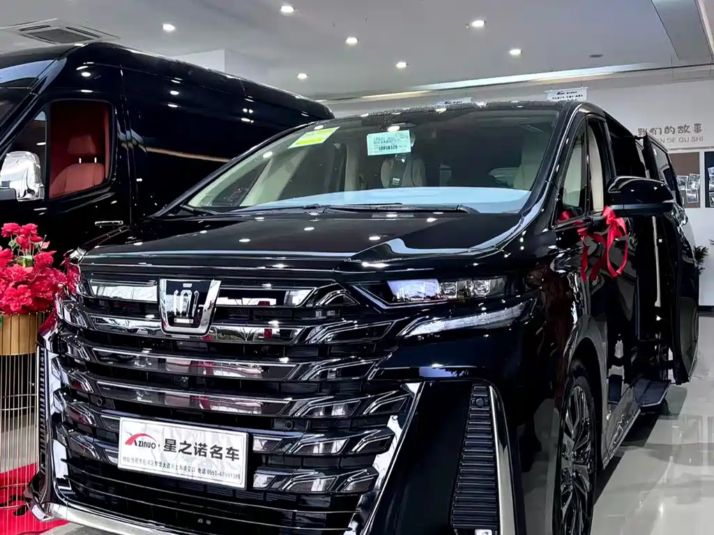 Toyota Vellfire — фото 1