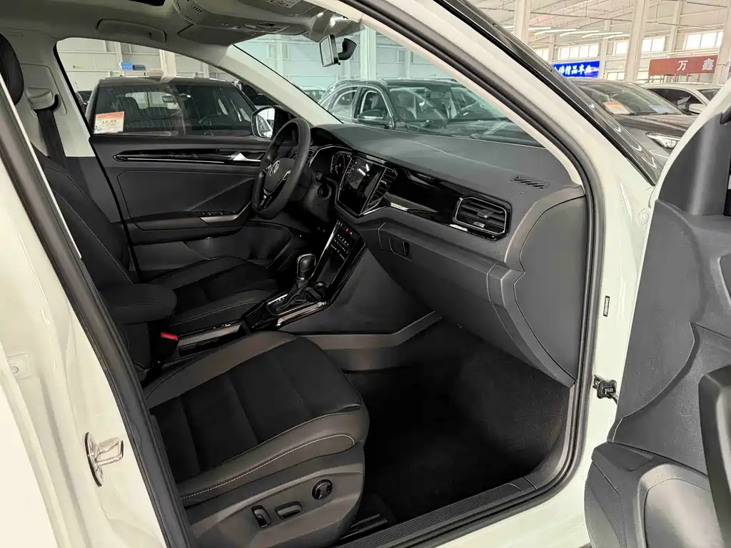 Volkswagen T-Roc 2023 — фото 17