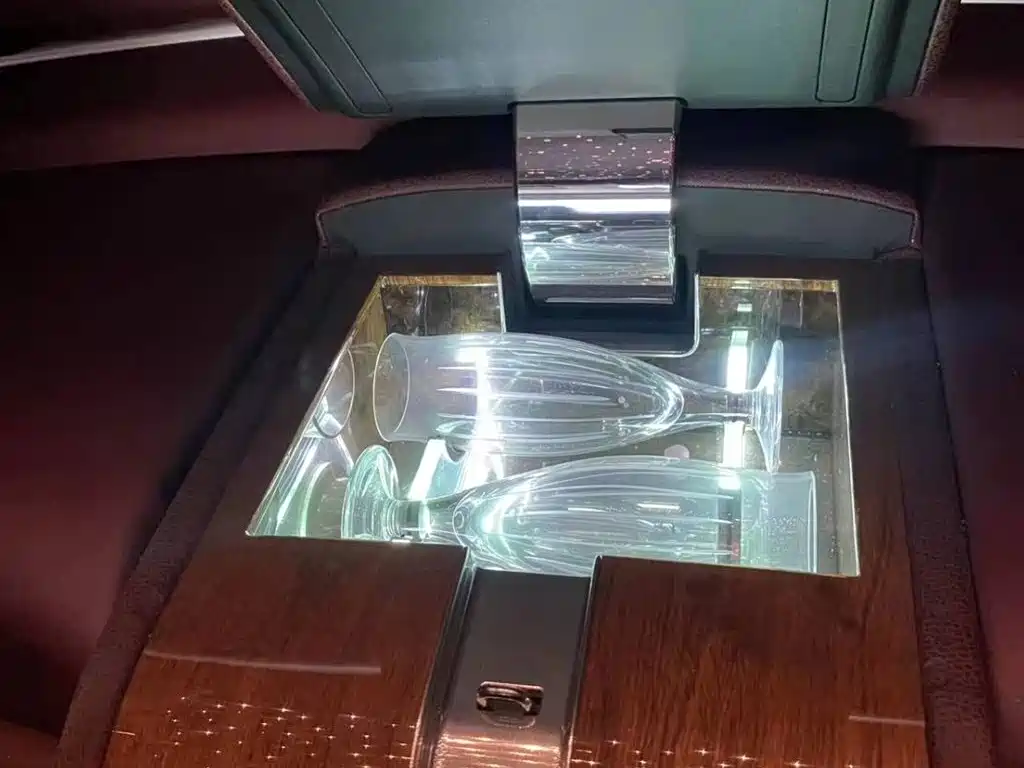 Rolls-Royce Phantom 2010 — фото 11