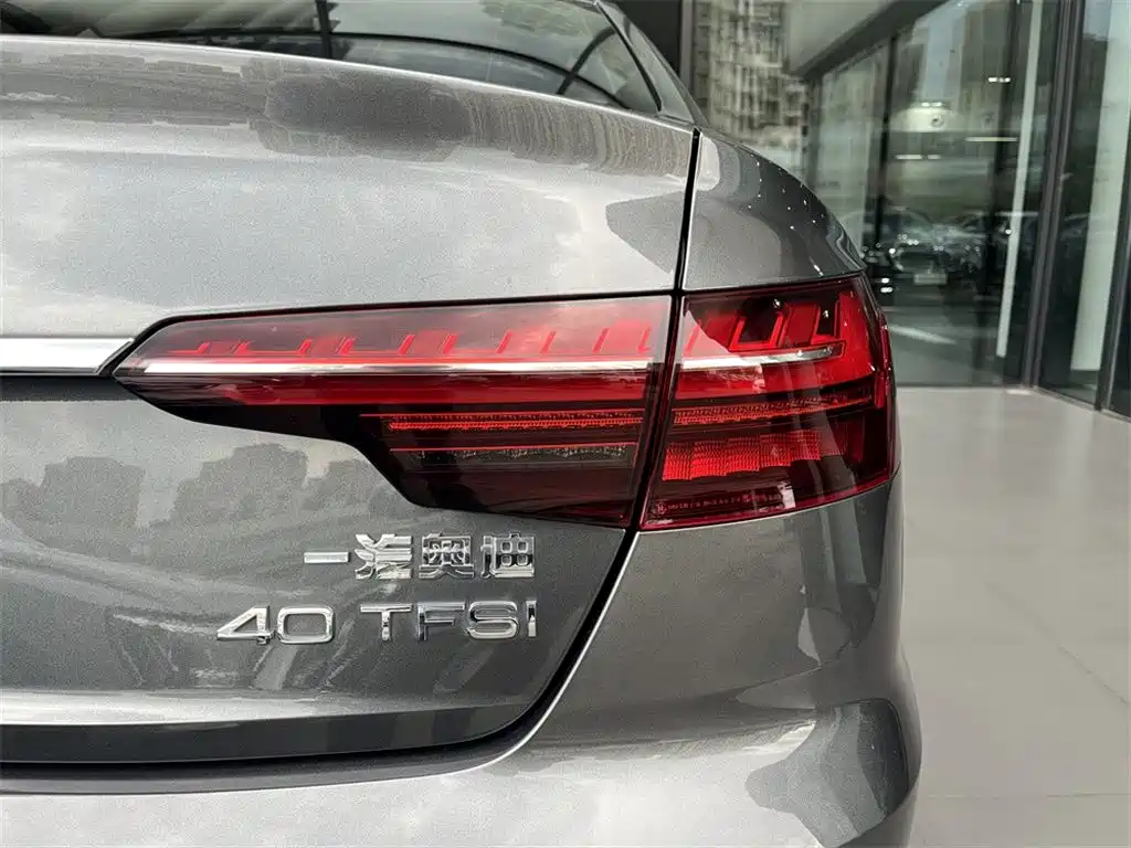 Audi A4L 2022 — фото 13