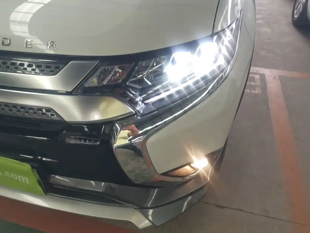Mitsubishi Outlander 2020 — фото 24
