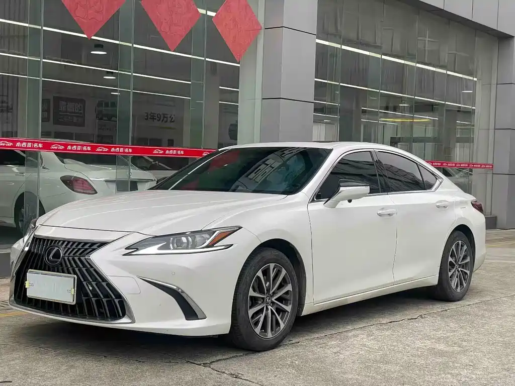 Lexus ES 2022 — фото 1