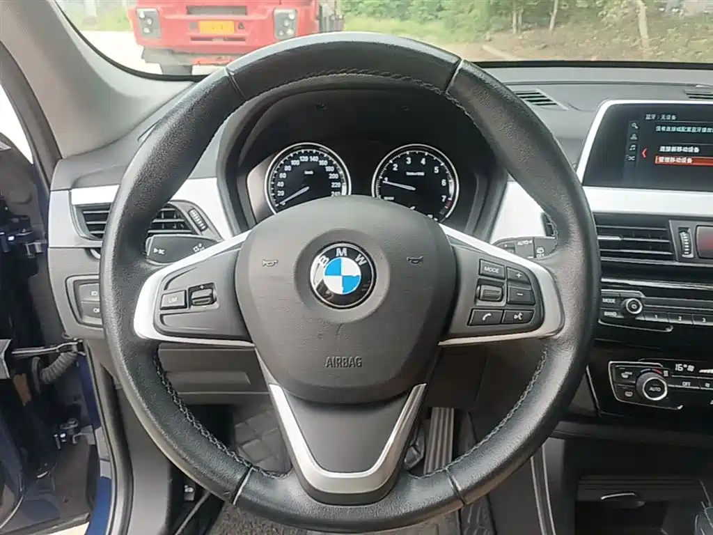 BMW X1 2018 — фото 11