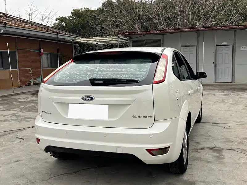 Ford Focus 2014 — фото 10