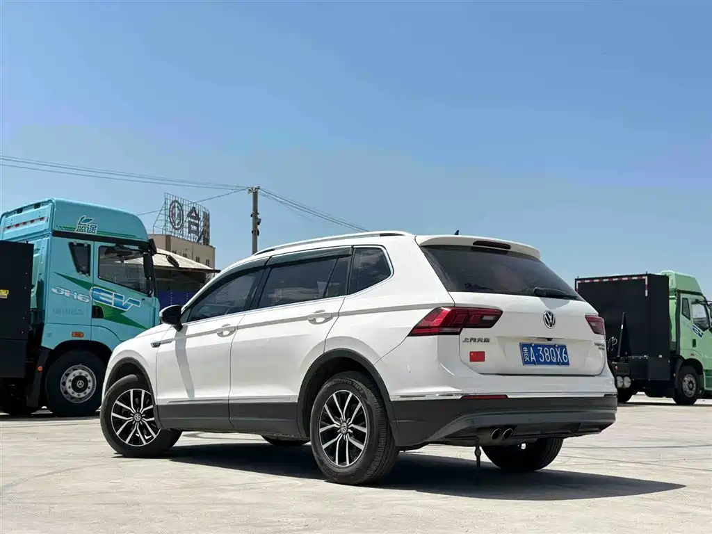 Volkswagen Tiguan L 2017 — фото 5