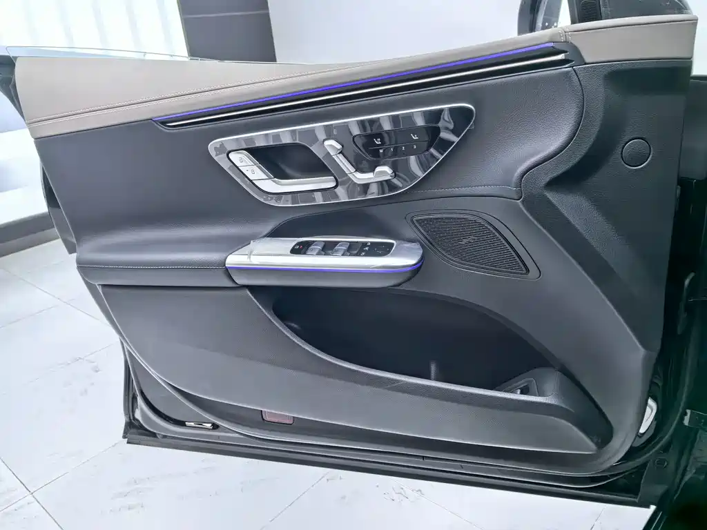 Mercedes-Benz EQE 2025 — фото 15