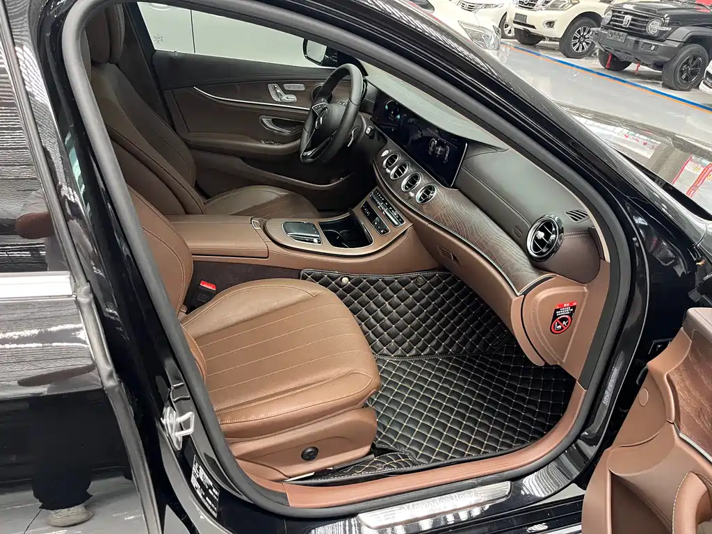 Mercedes-Benz E-Class 2021 — фото 20