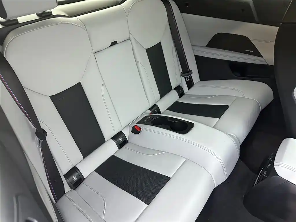 BMW M4 2023 — фото 15