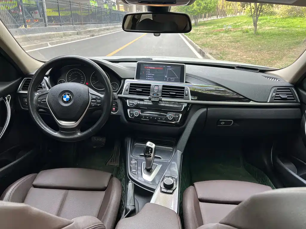 BMW 3 Series 2018 — фото 8