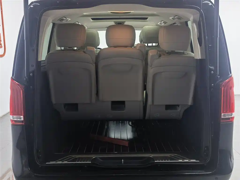 Mercedes-Benz V-Class 2020 — фото 16