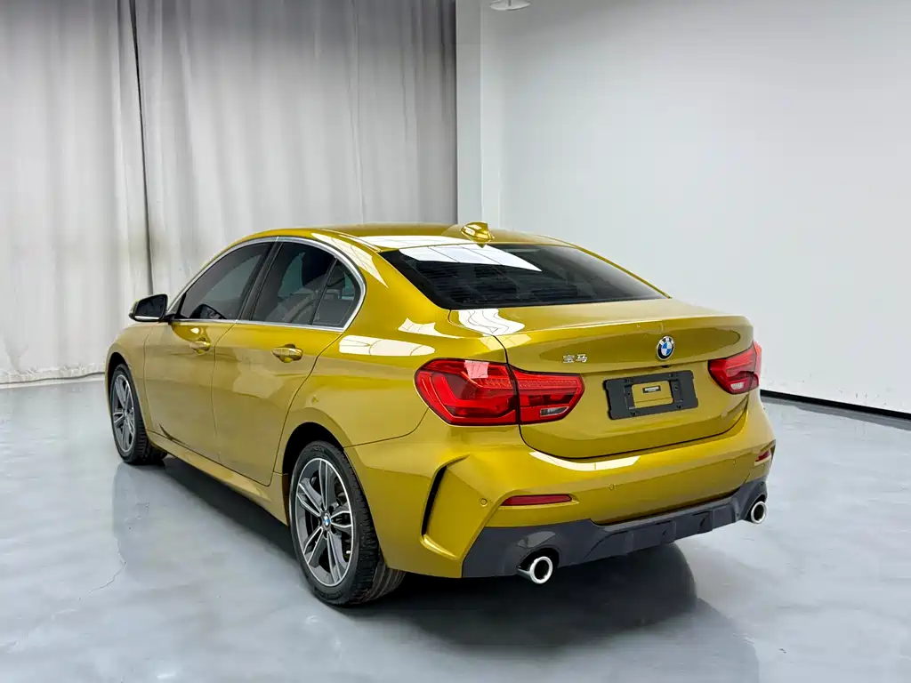BMW 1 Series 2022 — фото 18