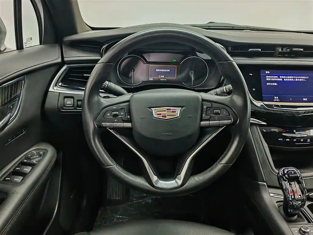 Cadillac XT6 2022 — фото 11