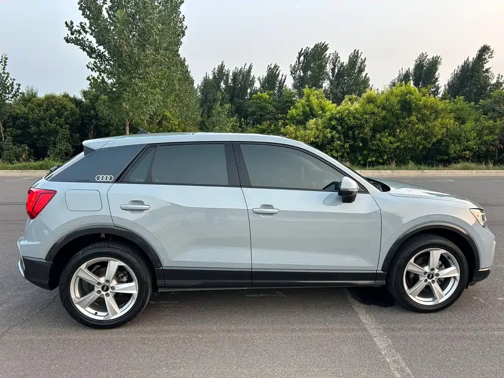 Audi Q2L 2023
