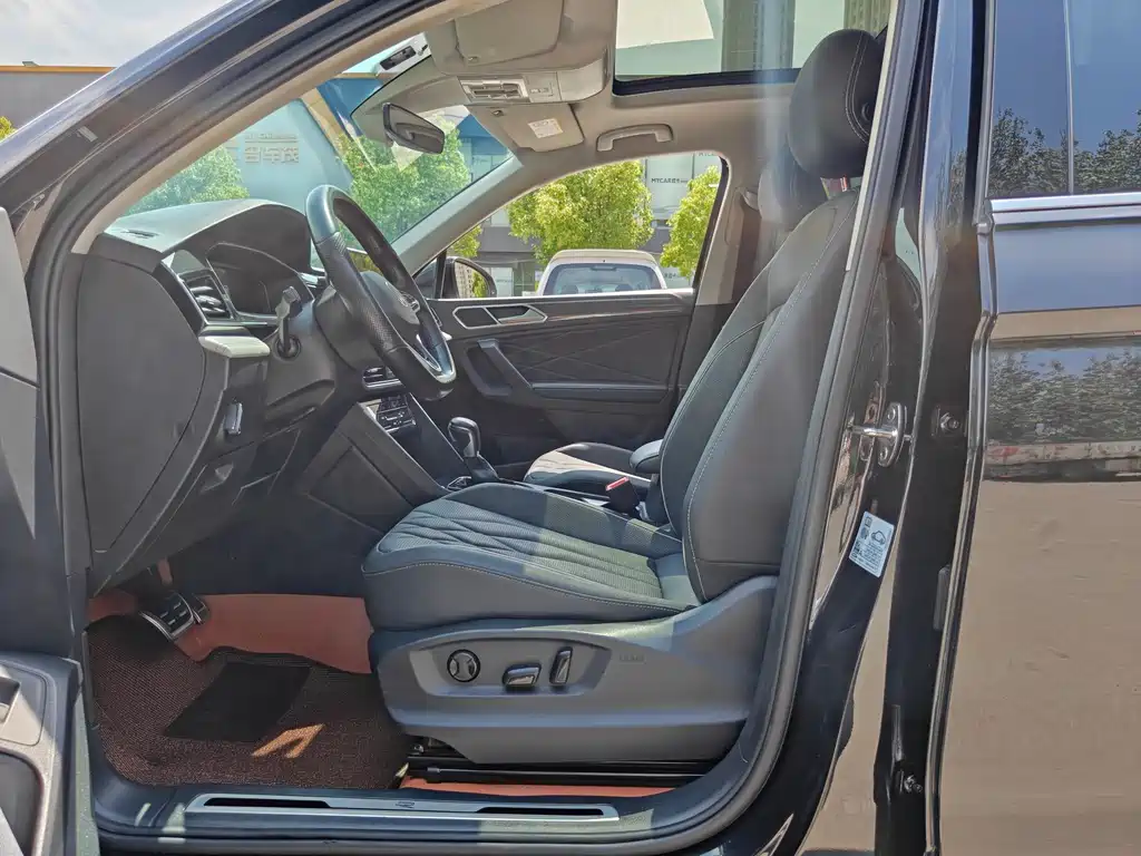 Volkswagen Tiguan L 2023 — фото 4