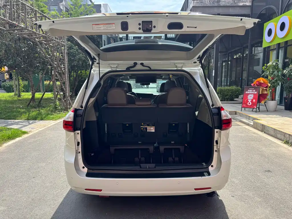 Toyota Sienna 2019 — фото 29