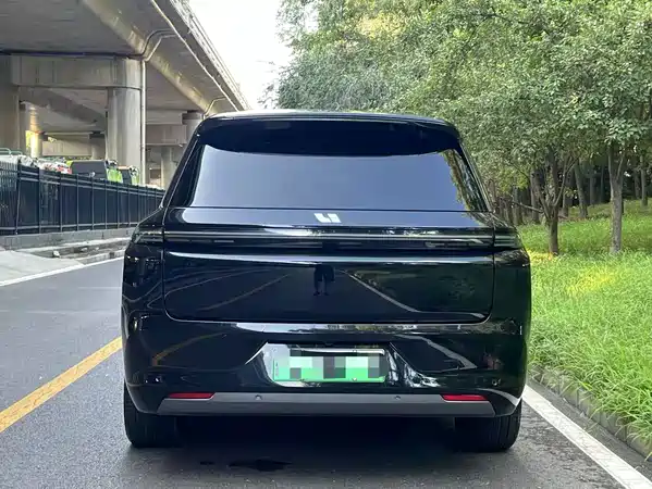 Li Auto L8 2025