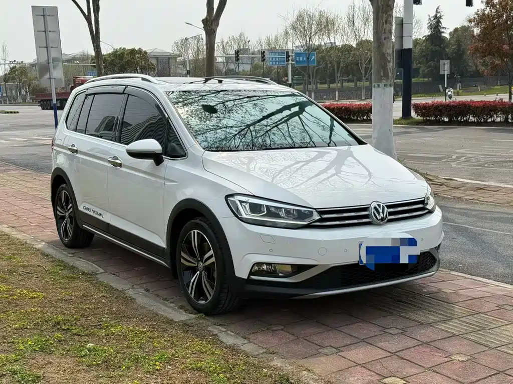 Volkswagen Touran 2020 — фото 2