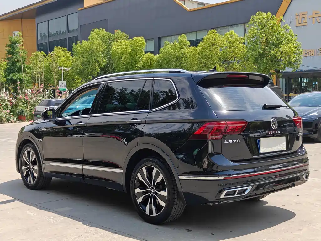 Volkswagen Tiguan L 2023 — фото 7