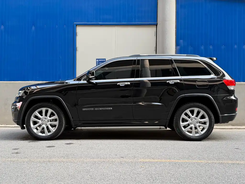 Jeep Grand Cherokee 2018 — фото 3
