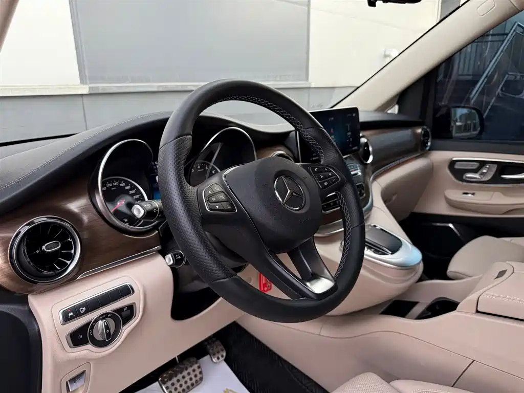 Mercedes-Benz V-Class 2023 — фото 19
