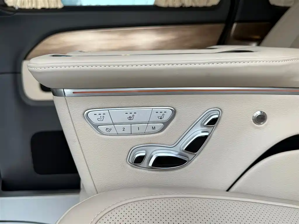 Mercedes-Benz V-Class 2023 — фото 23