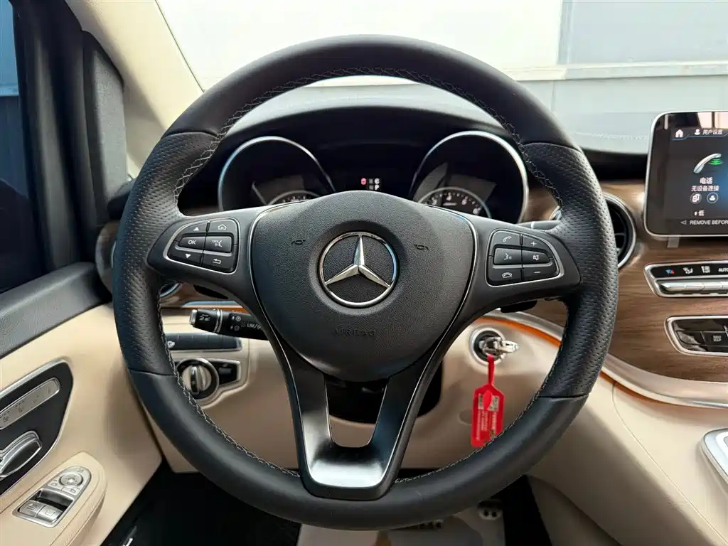 Mercedes-Benz V-Class 2023 — фото 33