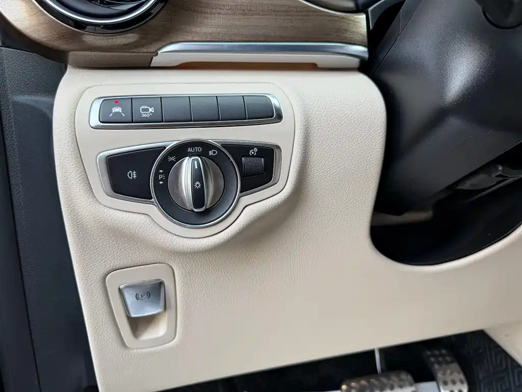 Mercedes-Benz V-Class 2023 — фото 20