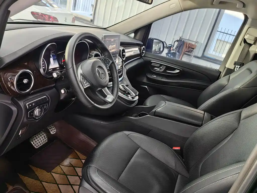 Mercedes-Benz V-Class 2018 — фото 10