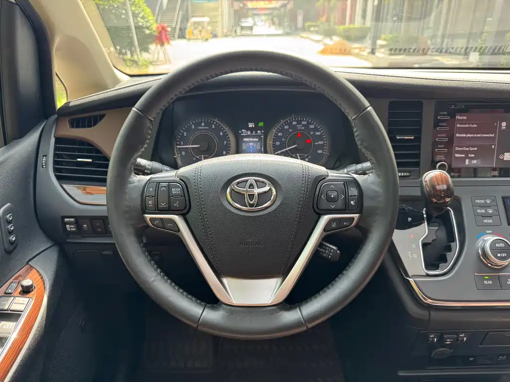 Toyota Sienna 2019 — фото 15