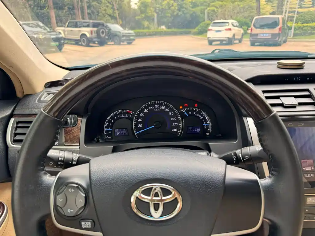 Toyota Camry 2017 — фото 9
