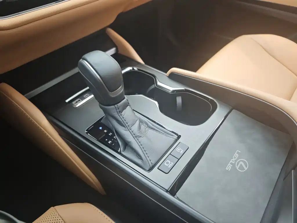 Lexus ES 2025 — фото 19