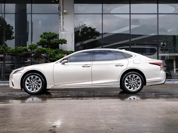 Lexus LS 2018