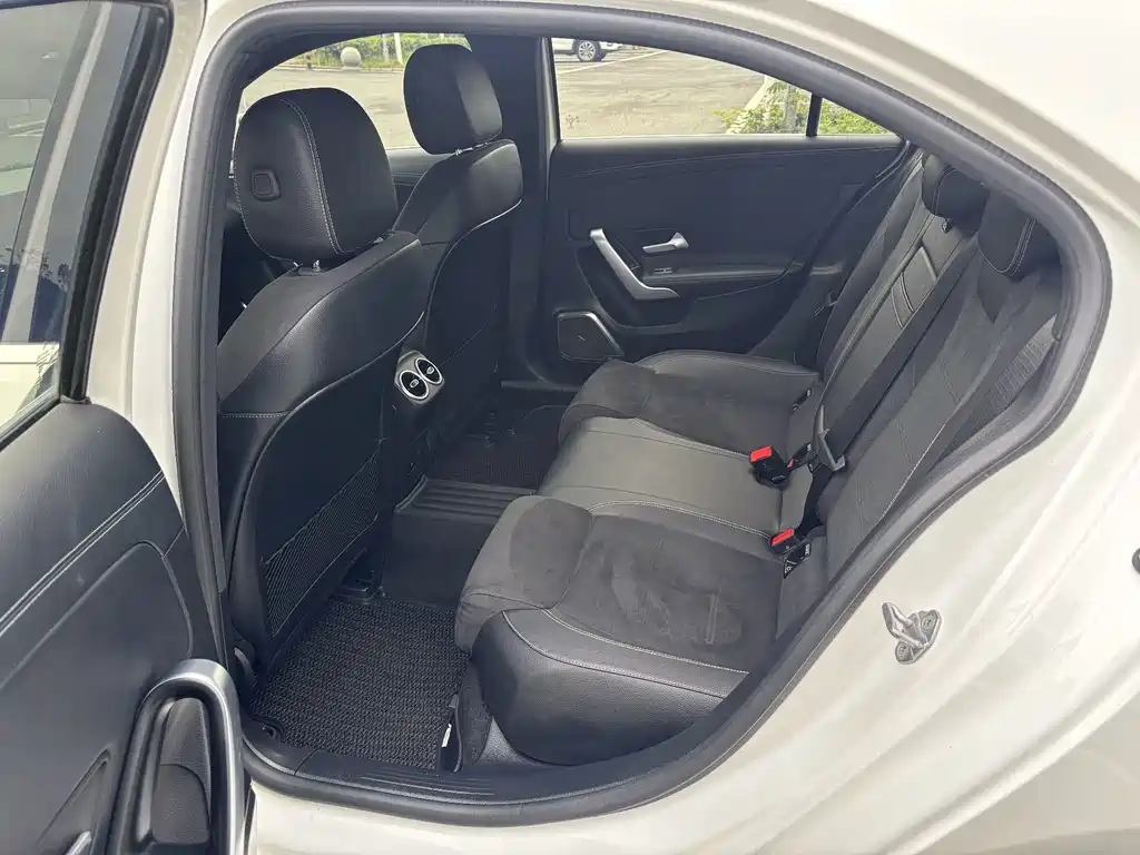 Mercedes-Benz A-Class 2023 — фото 13