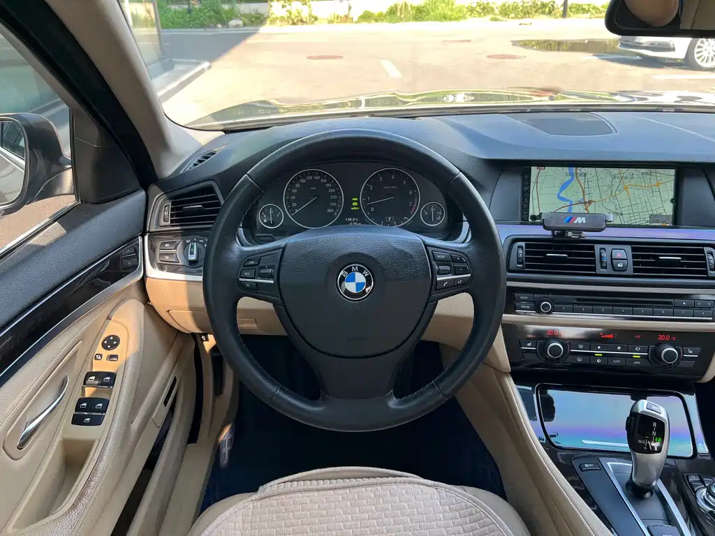 BMW 5 Series 2011 — фото 26