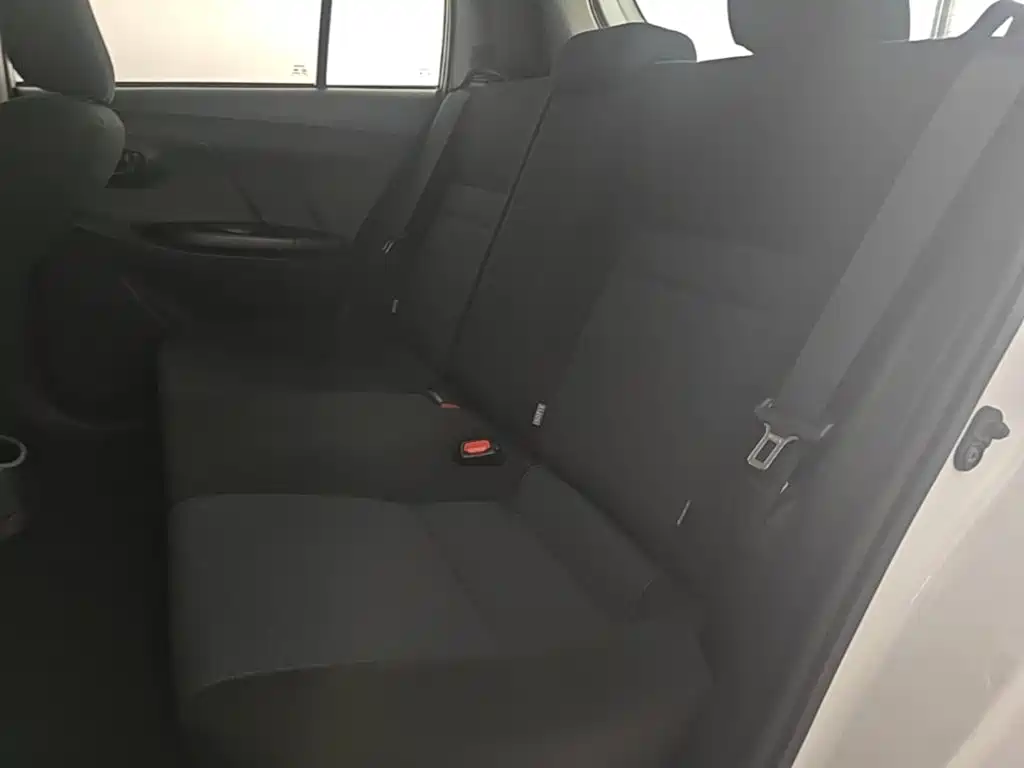 Toyota Yaris L 2017 — фото 17