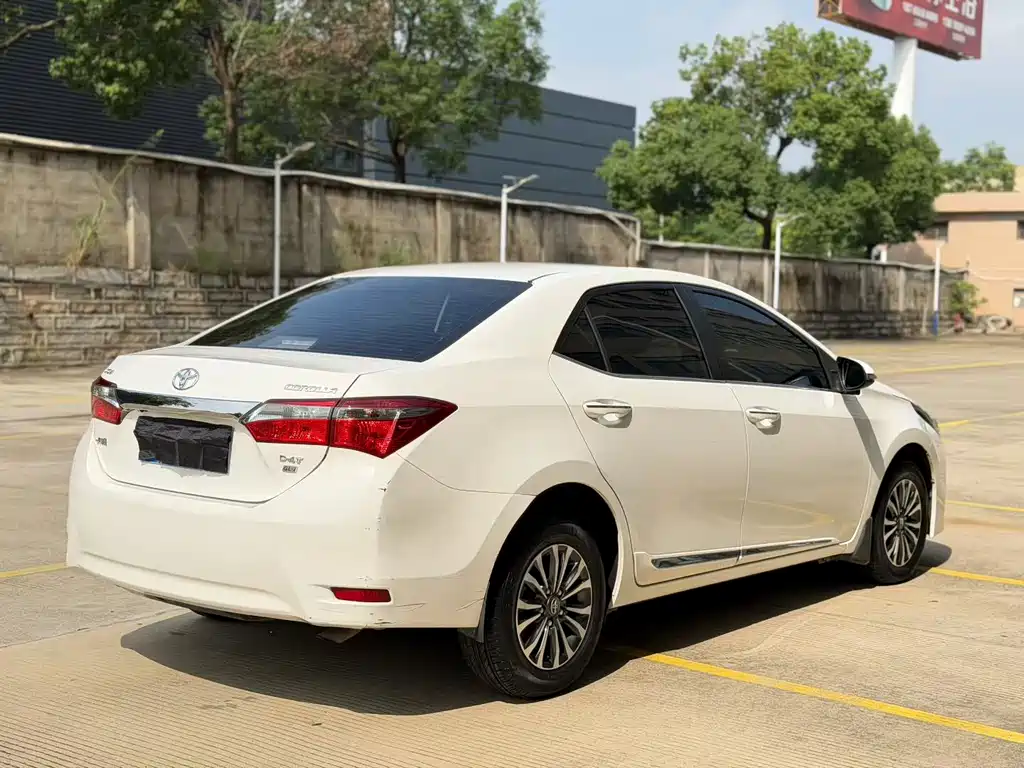 Toyota Corolla 2018 — фото 12