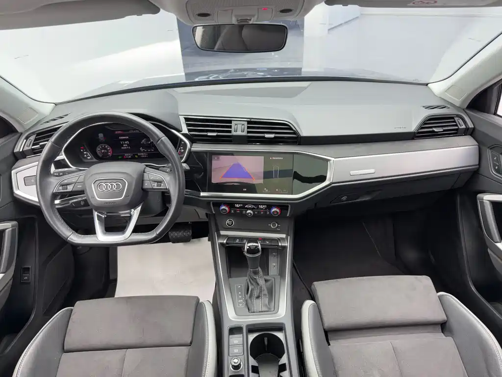 Audi Q3 2023 — фото 18