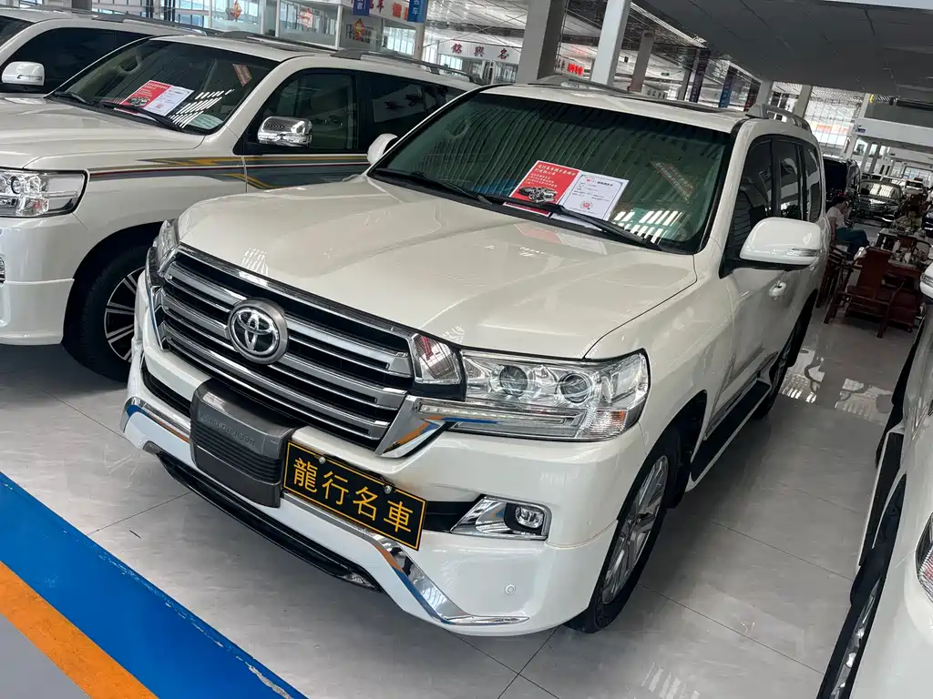 Toyota Land Cruiser 2018 — фото 1
