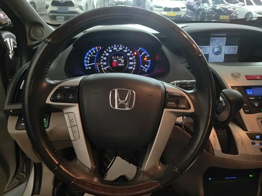 Honda Odyssey 2015 — фото 11