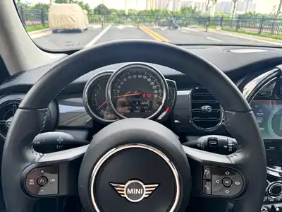 MINI MINI 2023