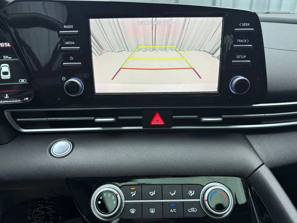 Hyundai Elantra 2022 — фото 20
