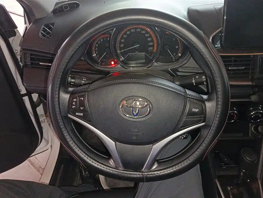 Toyota Yaris L 2022 — фото 15