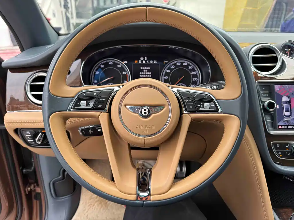 Bentley Bentayga 2017 — фото 10