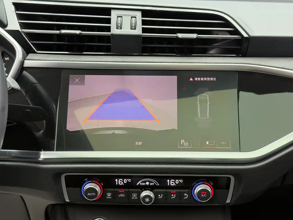 Audi Q3 2023 — фото 16
